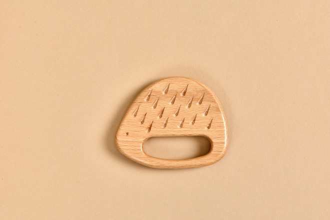 Beißring aus Holz – Igel