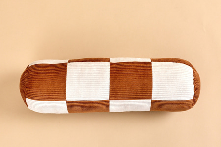 Coussin Traversin Damier en Velours Côtelé - Caramel