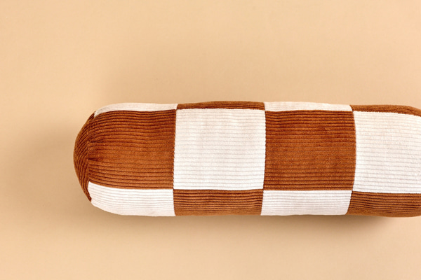 Coussin Traversin Damier en Velours Côtelé - Caramel