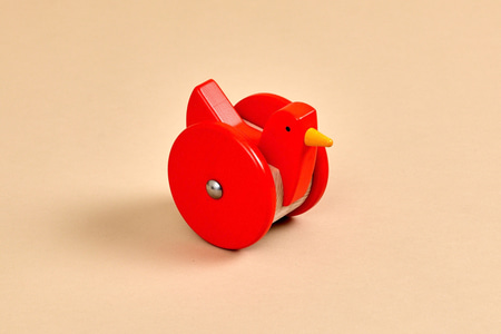 Poule en bois à bascule - Rouge