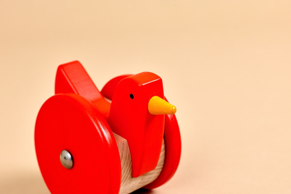Poule en bois à bascule - Rouge