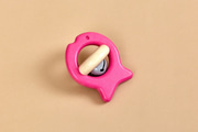 Holzspielzeug Fisch-Rassel – Rosa - 1