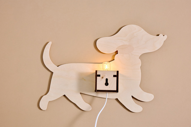 Aplique de Parede Cão Teckel - Camisola com coração - 4