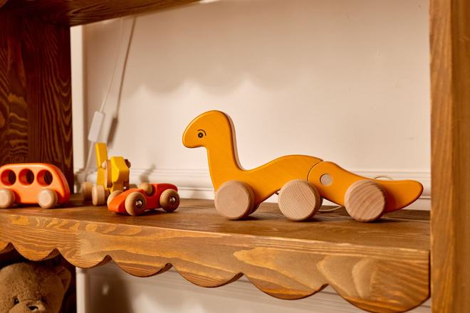 Juguete de Madera – Oruga con Ruedas Amarillo - 3