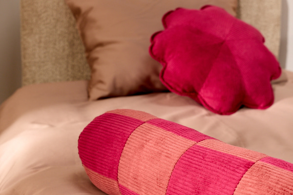 Coussin Fleur en Velours Côtelé Framboise - 2