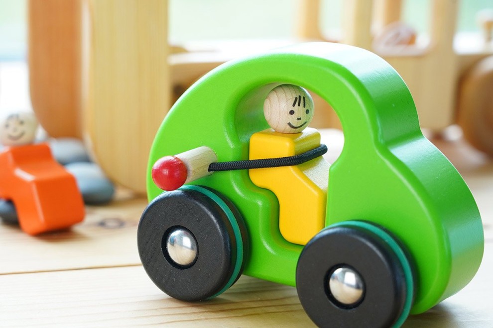 Friendly Toys : Jouet en bois voiture de course vintage verte