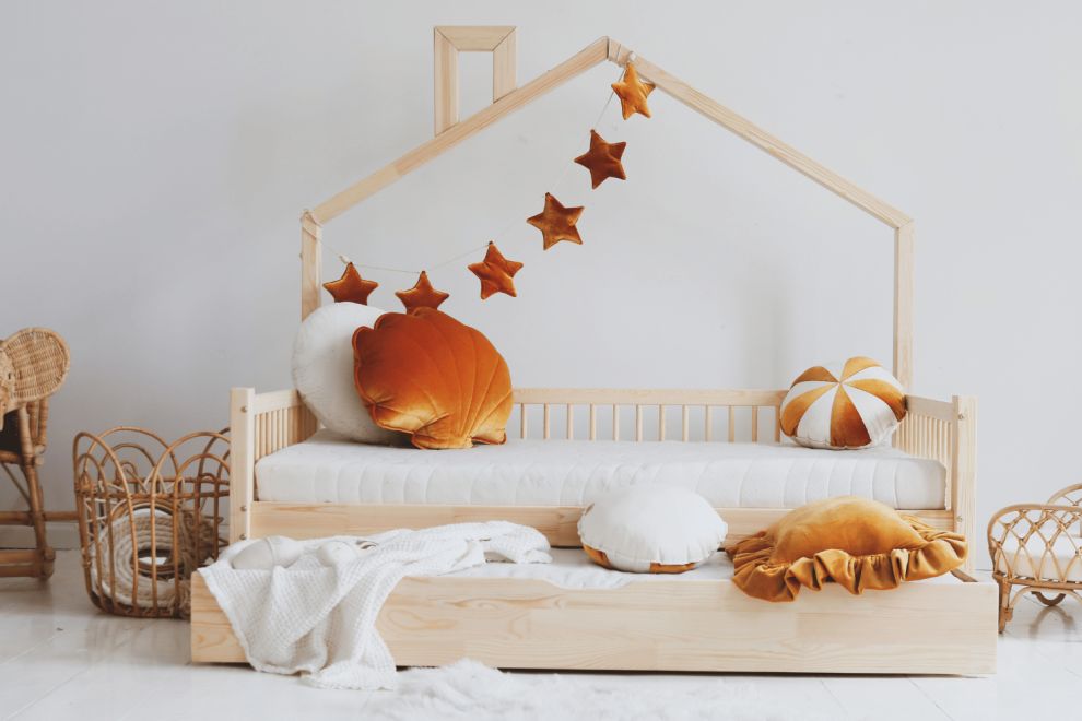 Lit-cabane d'enfant Montessori 70x140 cm avec linge de lit en gris