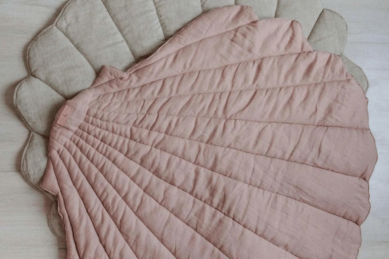 Linen Mat Shell Powder Pink