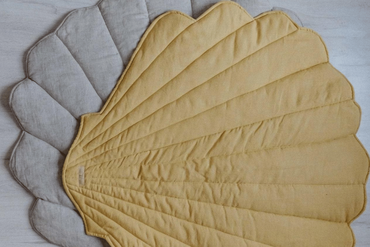 Linen Mat Honey Shell