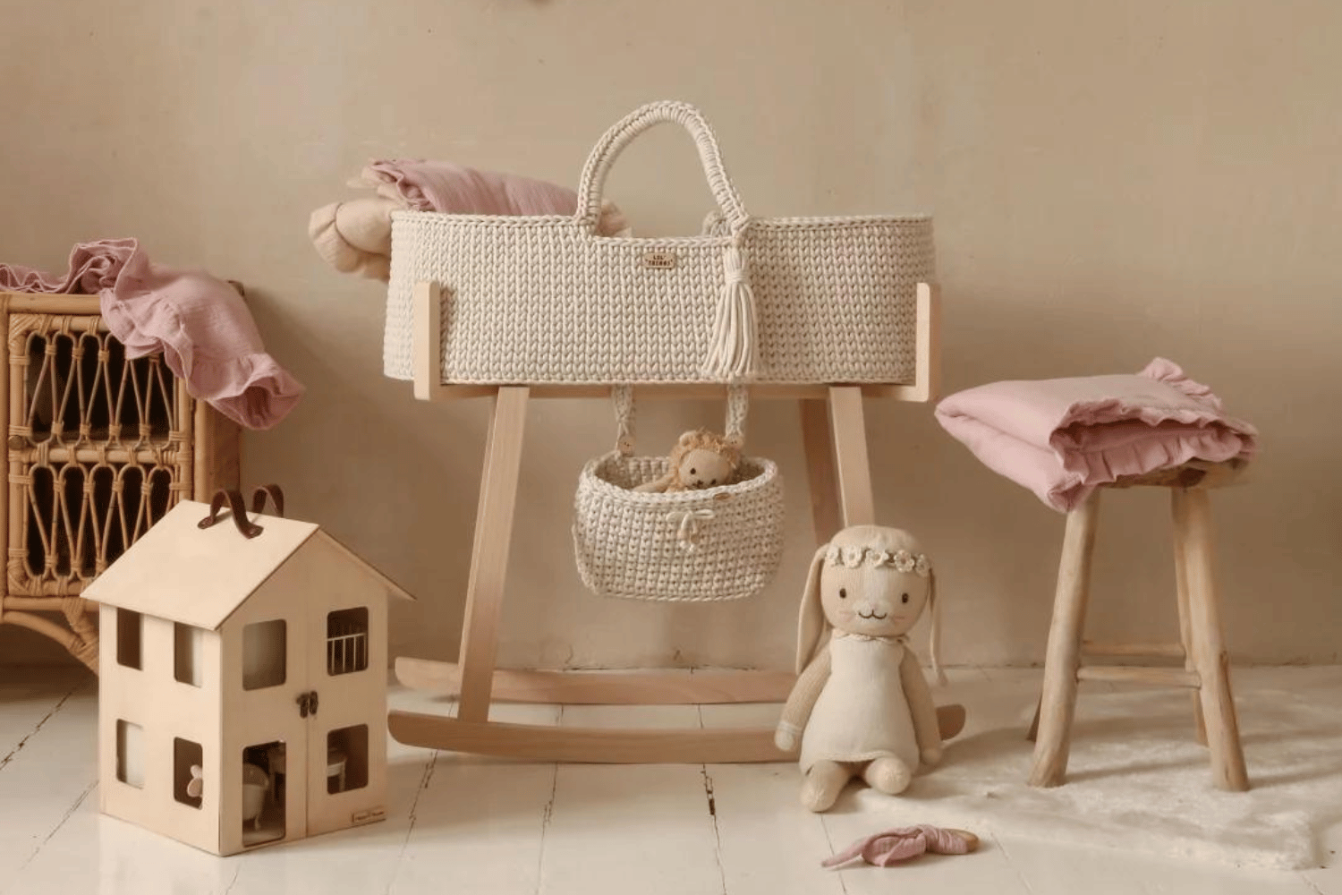 Crochet Moses Basket with Rocking Stand - Natural