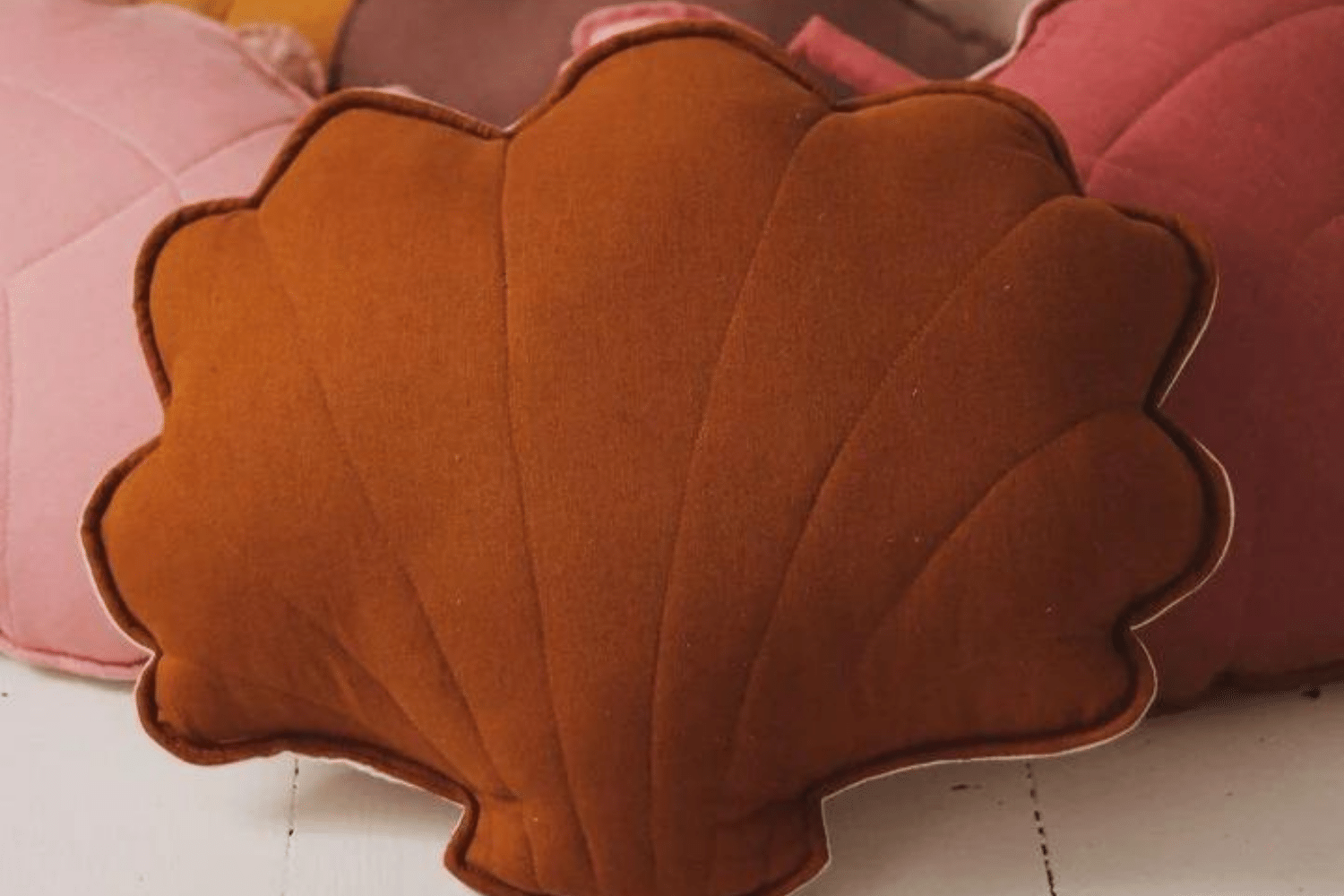 Coussin Coquillage en Lin Caramel