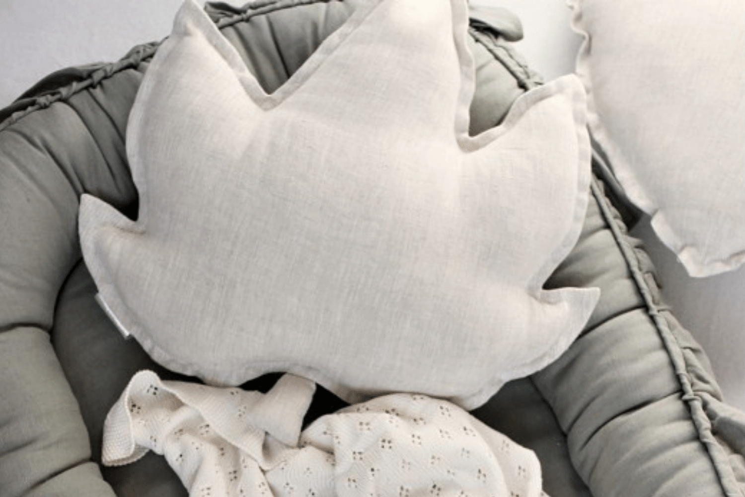 Coussin Feuille d’Érable en Lin Naturel