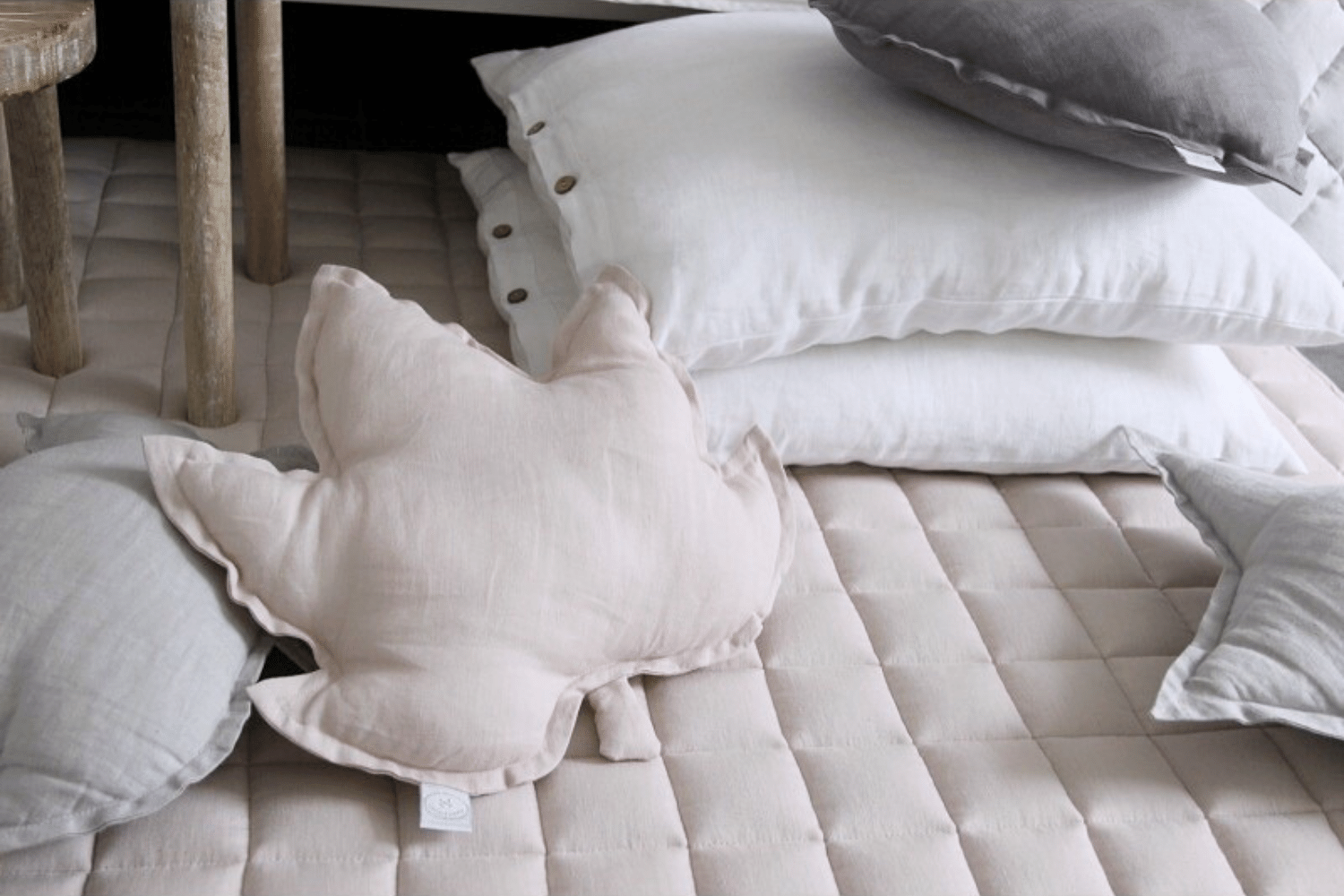 Coussin Feuille d’Érable en Lin Blush