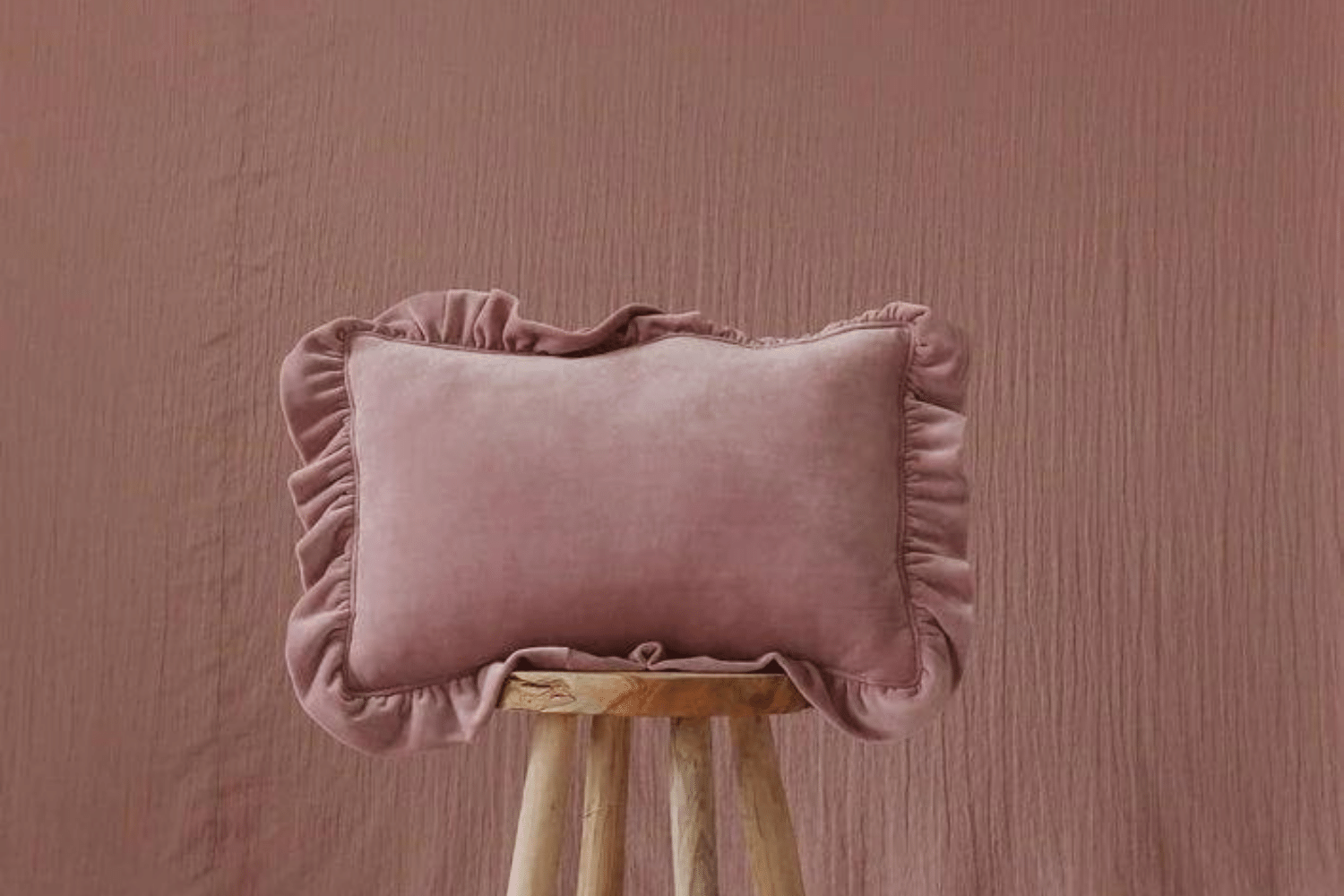 Coussin à Volants Soft Velours Rose Clair