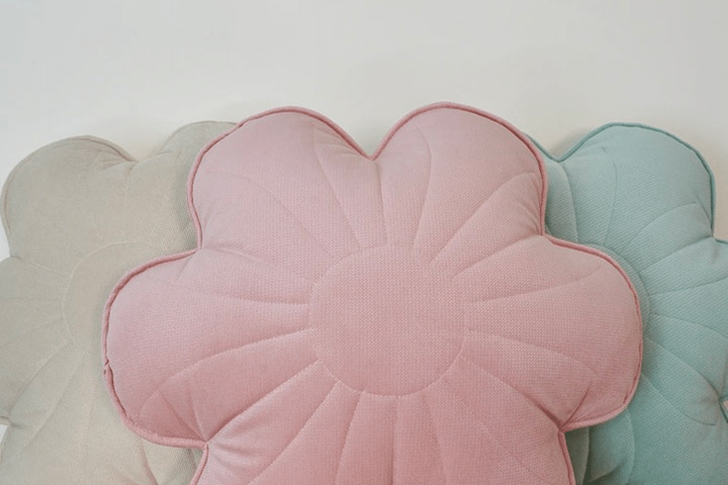 Coussin Fleur en Velours Rose