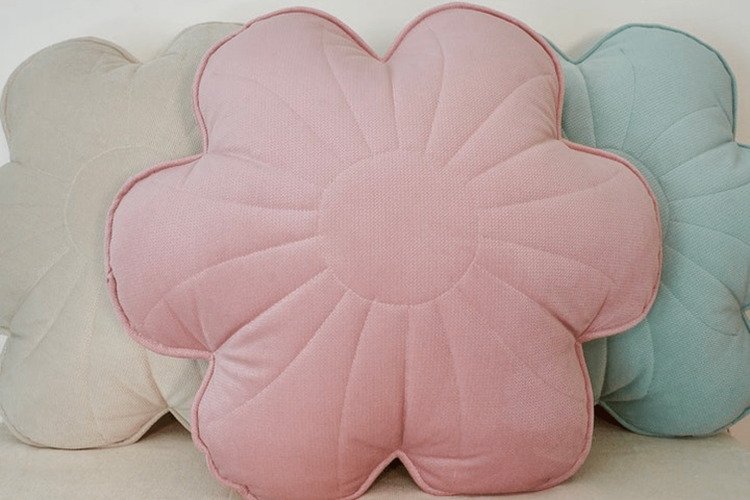 Coussin Fleur en Velours Rose