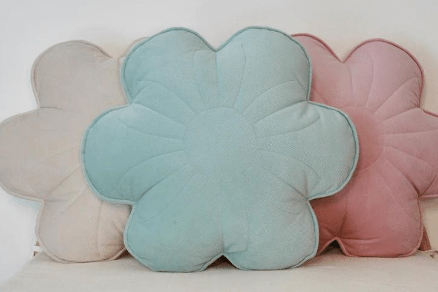 Coussin Fleur en Velours Menthe 