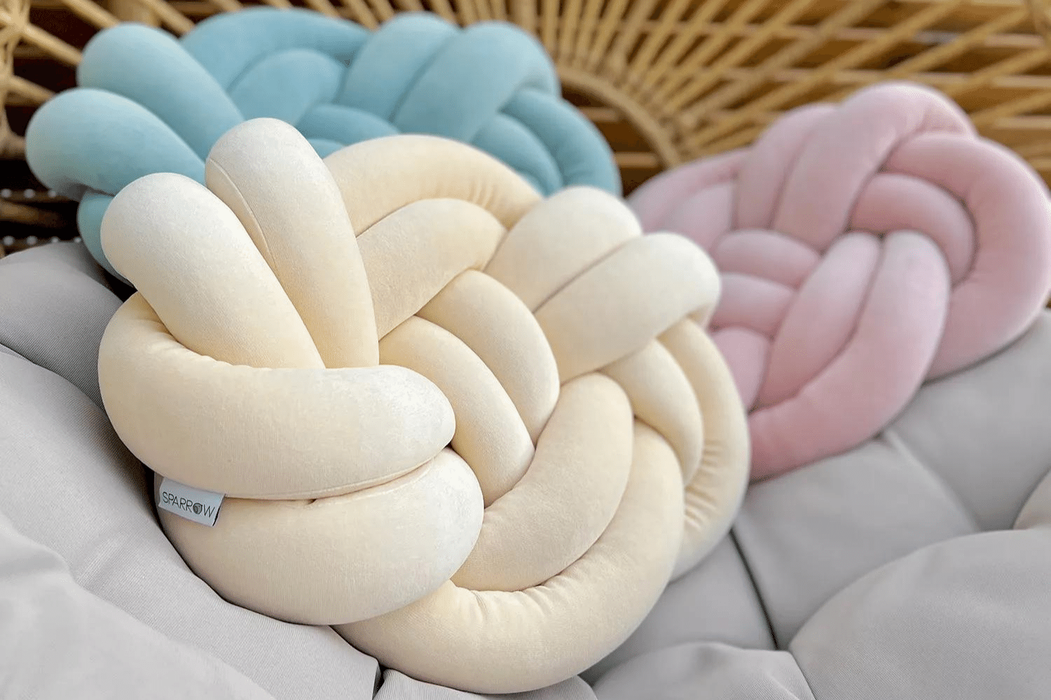 Almond Knot Ball L