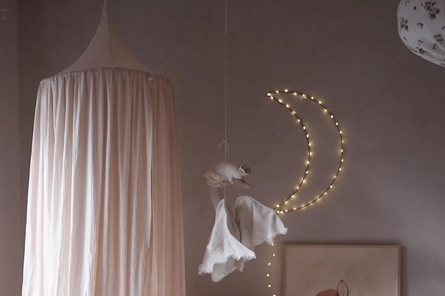 Metal Wire LED Light - Crescent Moon