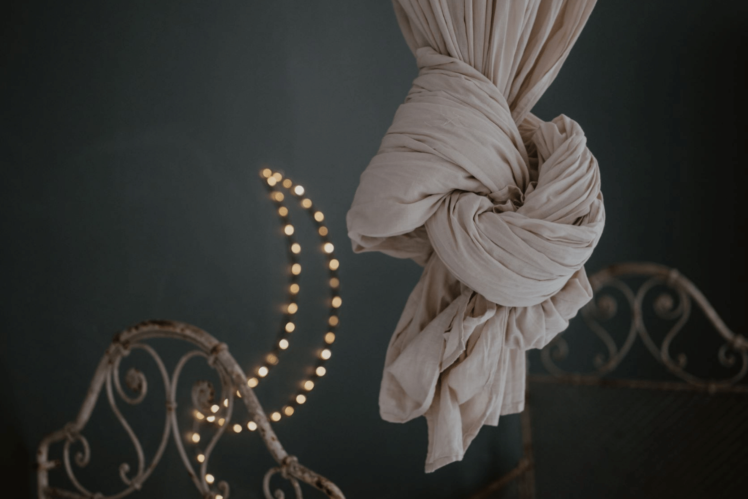 Metal Wire LED Light - Crescent Moon