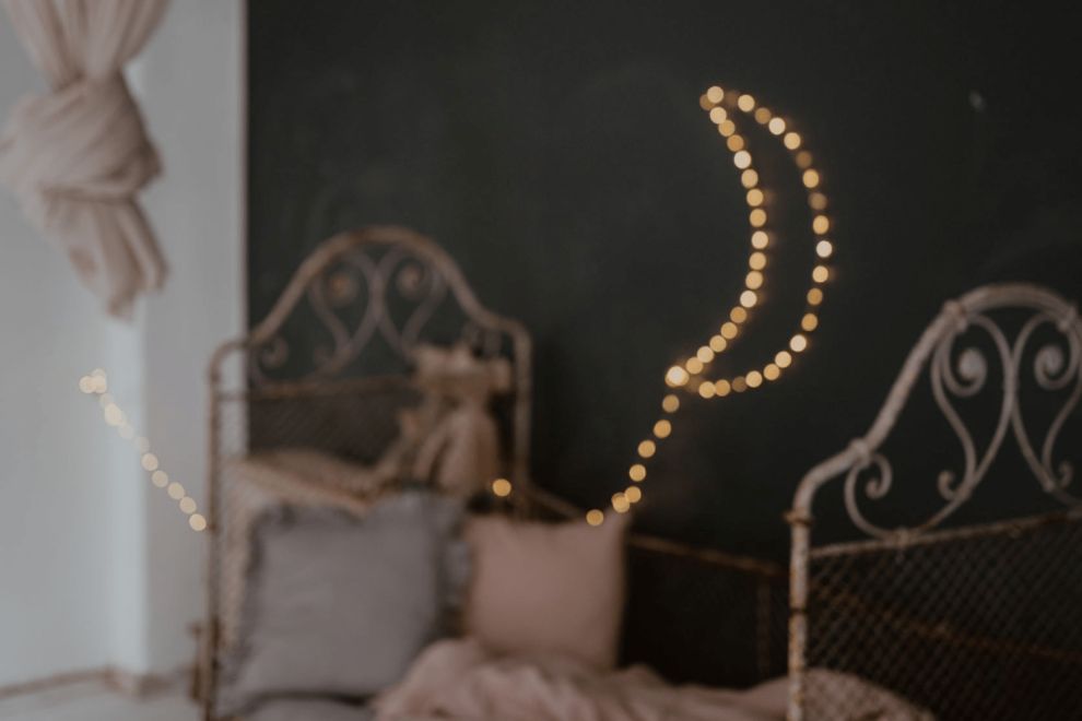 Metal Wire LED Light - Crescent Moon