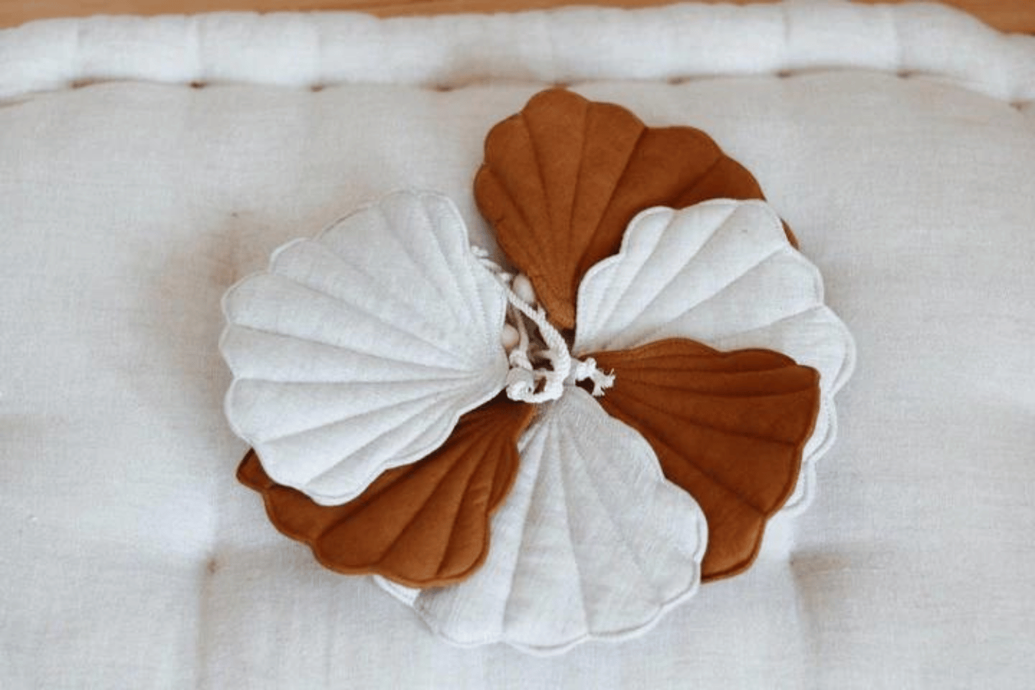 Linen Shell Garland Caramel