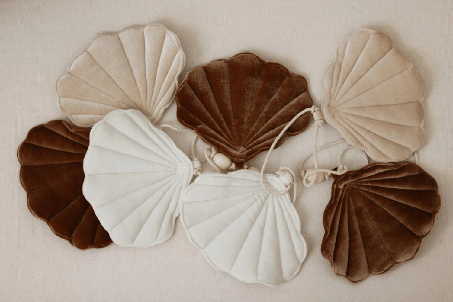 Velour Shell Garland Beige Pearl 