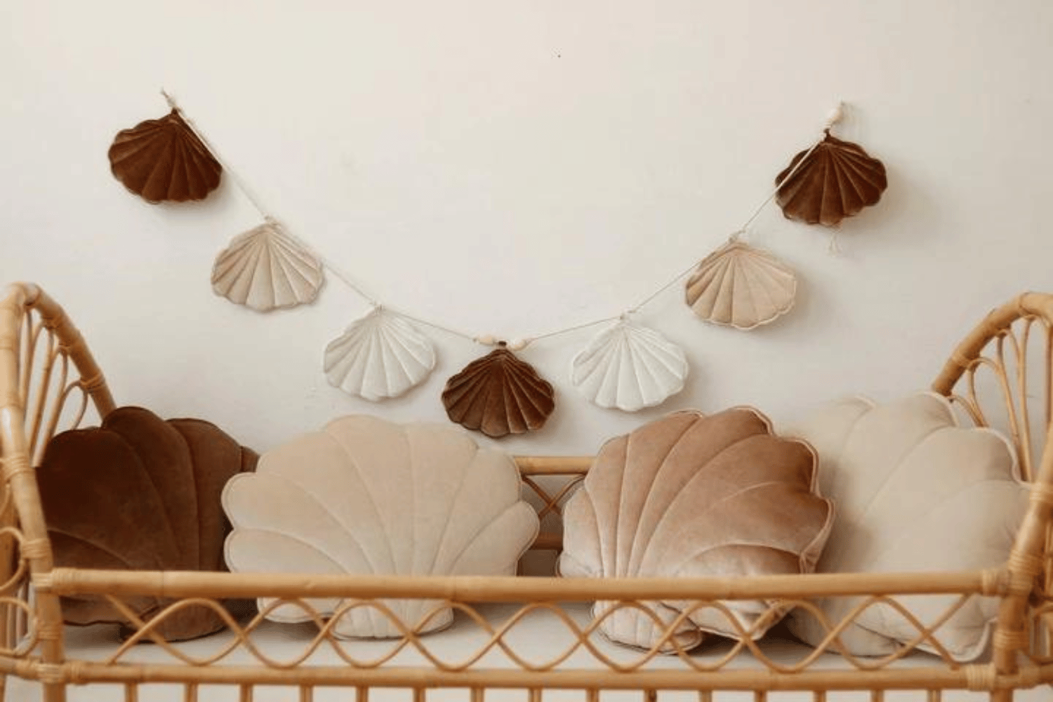 Velour Shell Garland Beige Pearl 