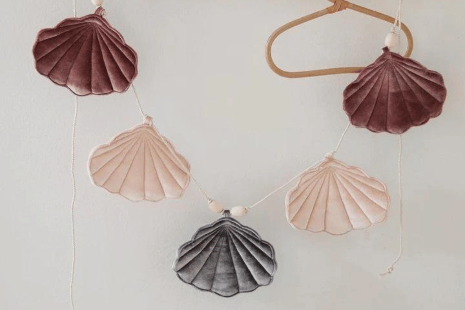 Velour Shell Garland Cosmic Pearl 