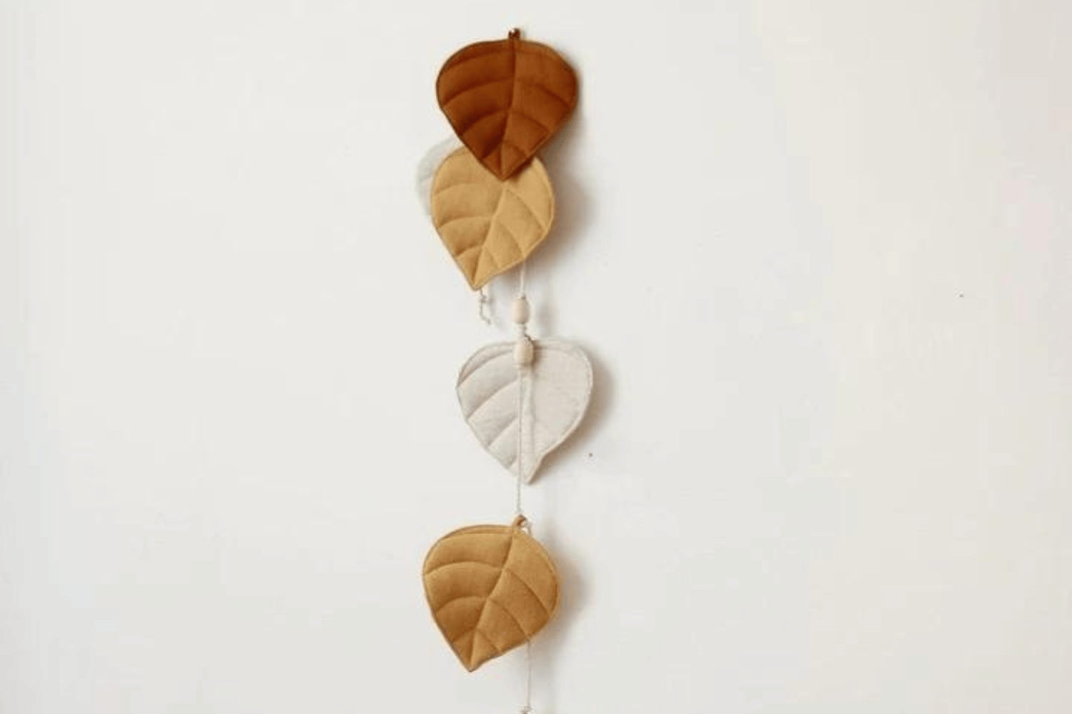 Linen Leaf Garland Caramel