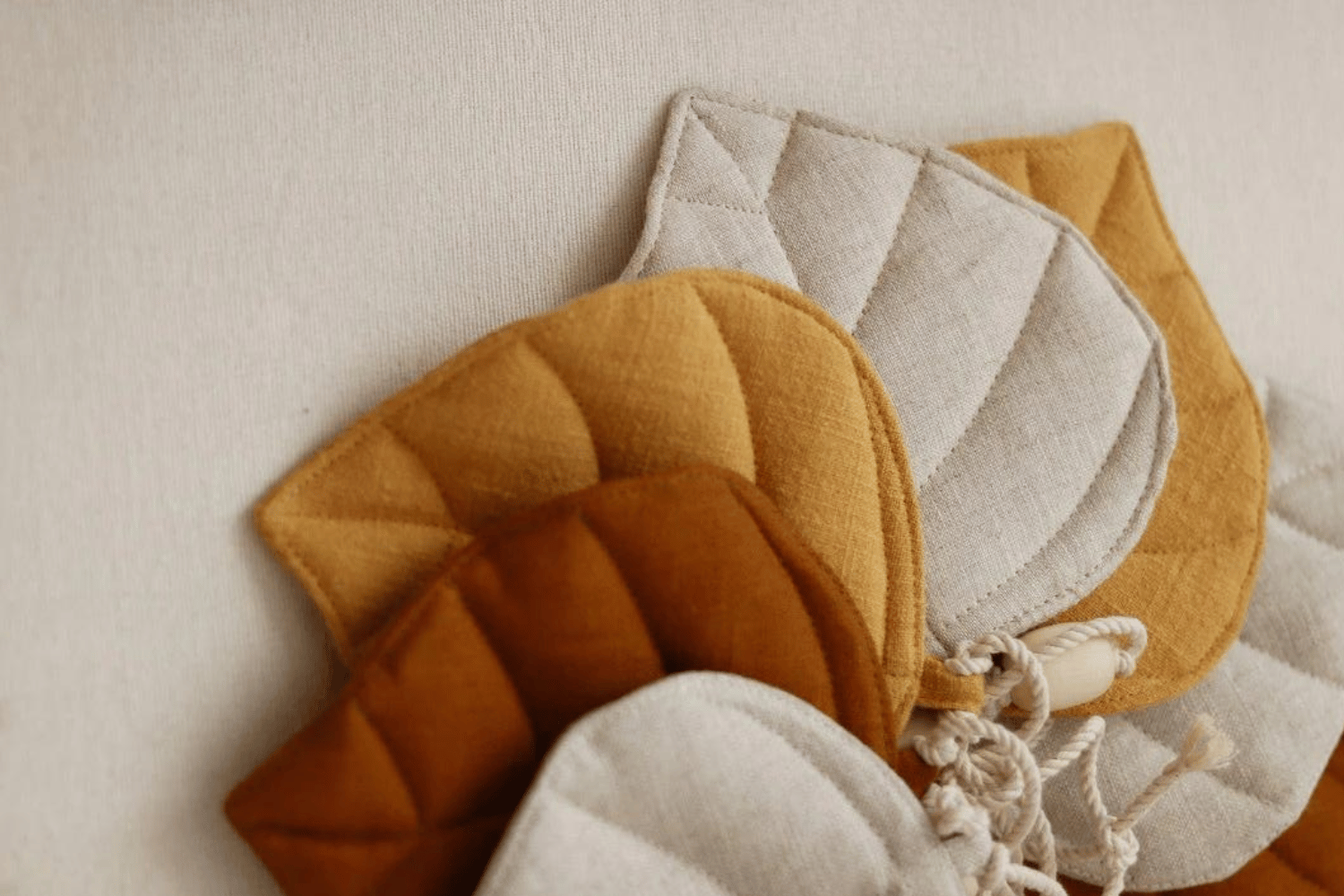 Linen Leaf Garland Caramel