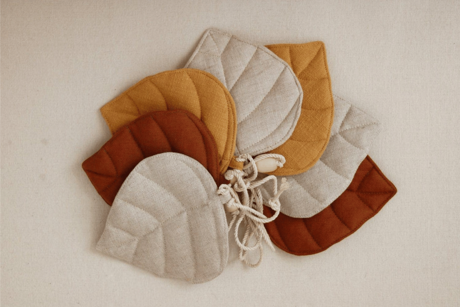 Linen Leaf Garland Caramel