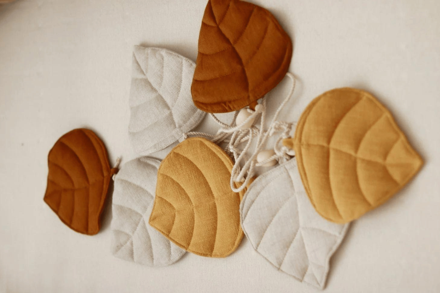 Linen Leaf Garland Caramel