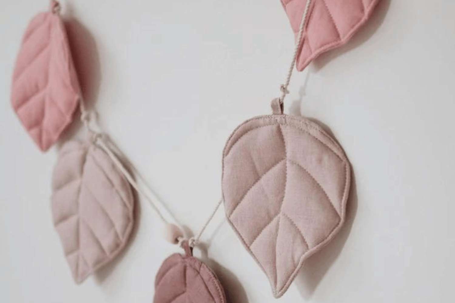 Linen Leaf Garland Pink 