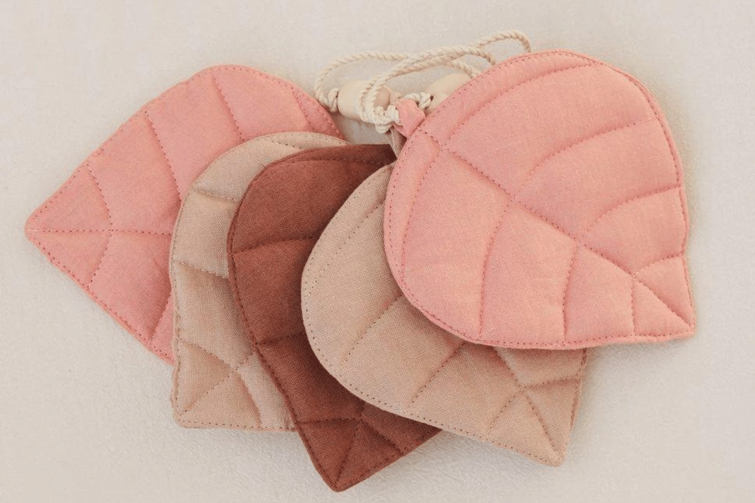 Linen Leaf Garland Pink 