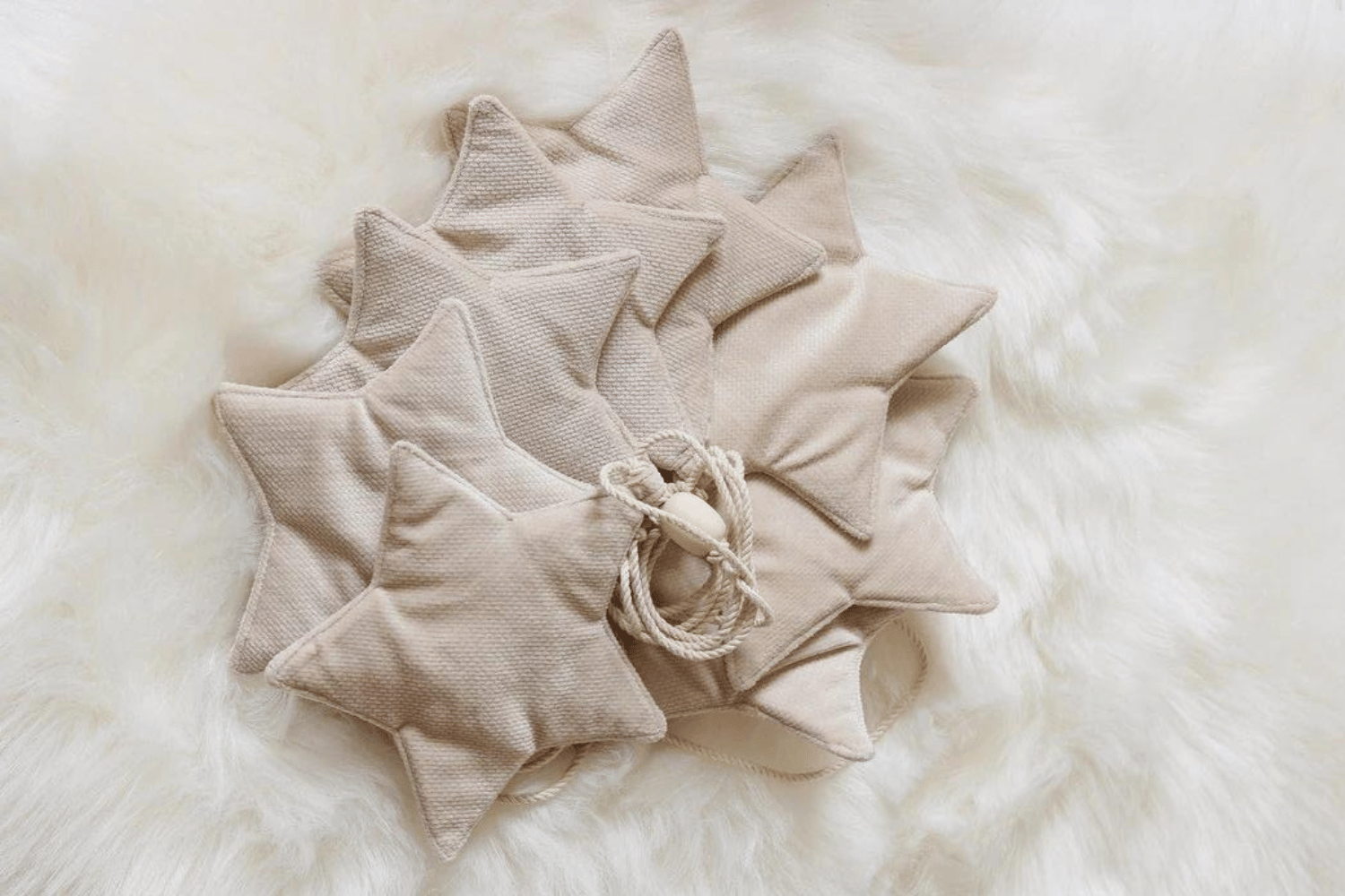 Velour Stars Garland Cream