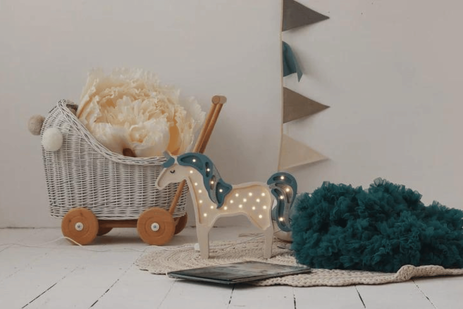 Blue Cream Garland