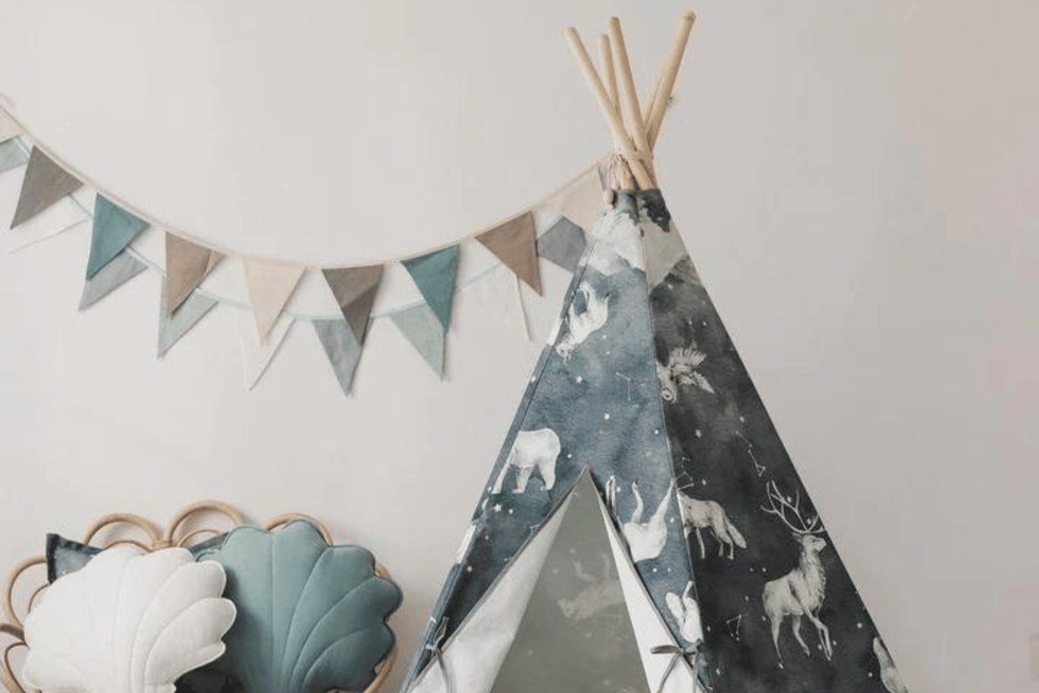 Mint Love Garland