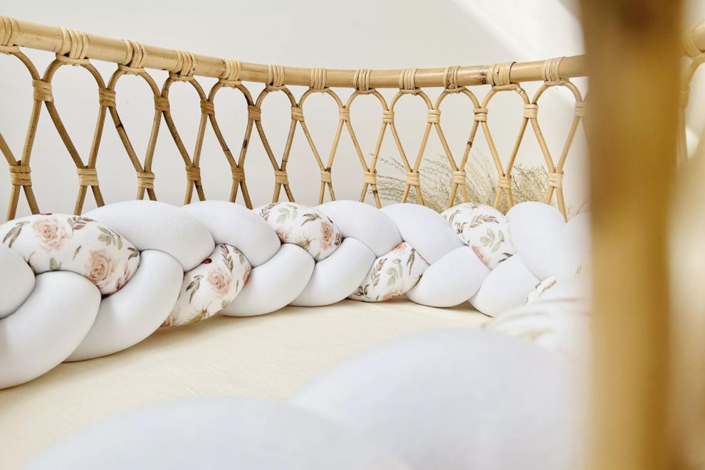 White Boho Flowers Bed Bumper - 3 Ropes