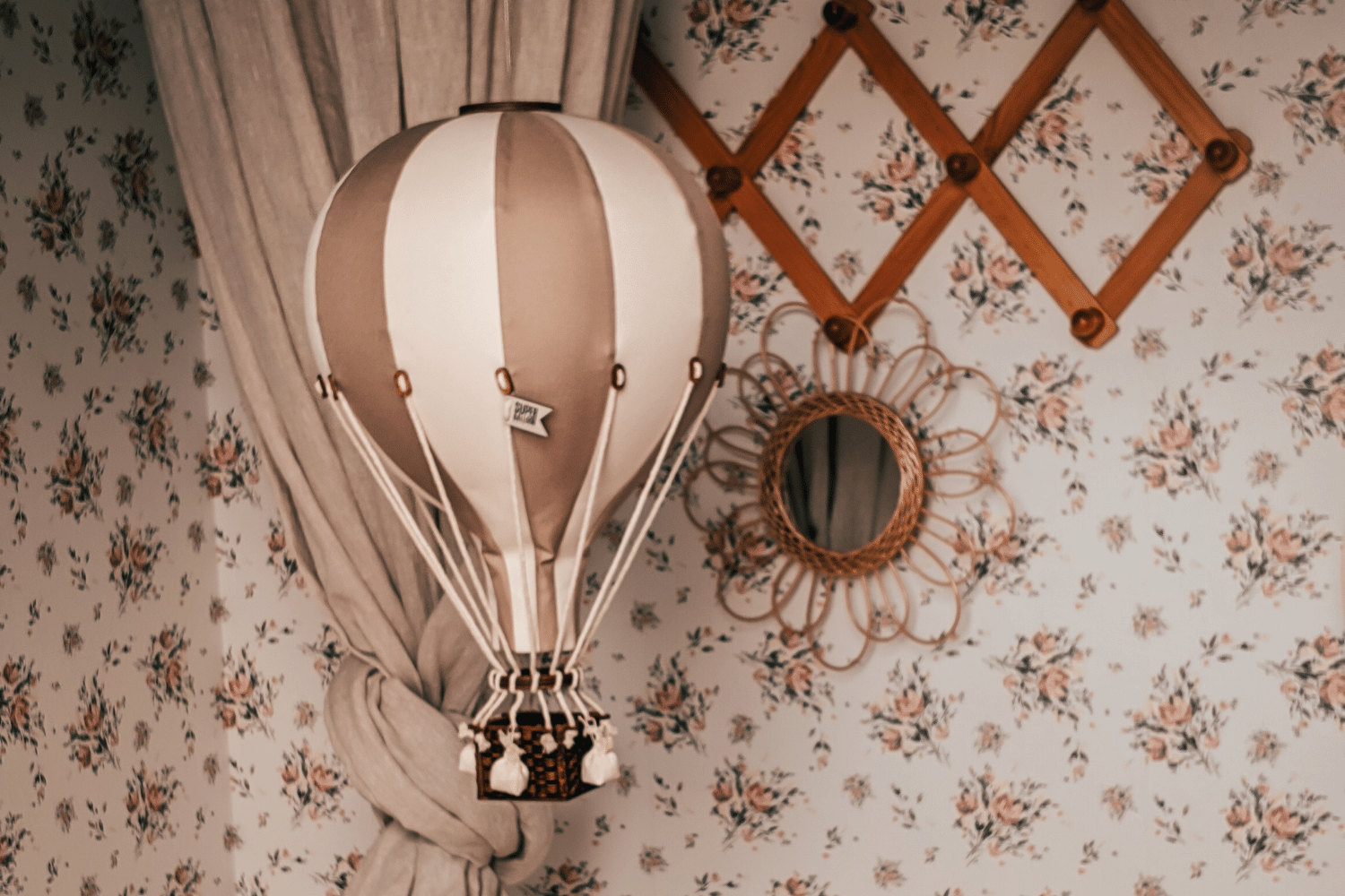 Beige & Ecru Hot Air Balloon