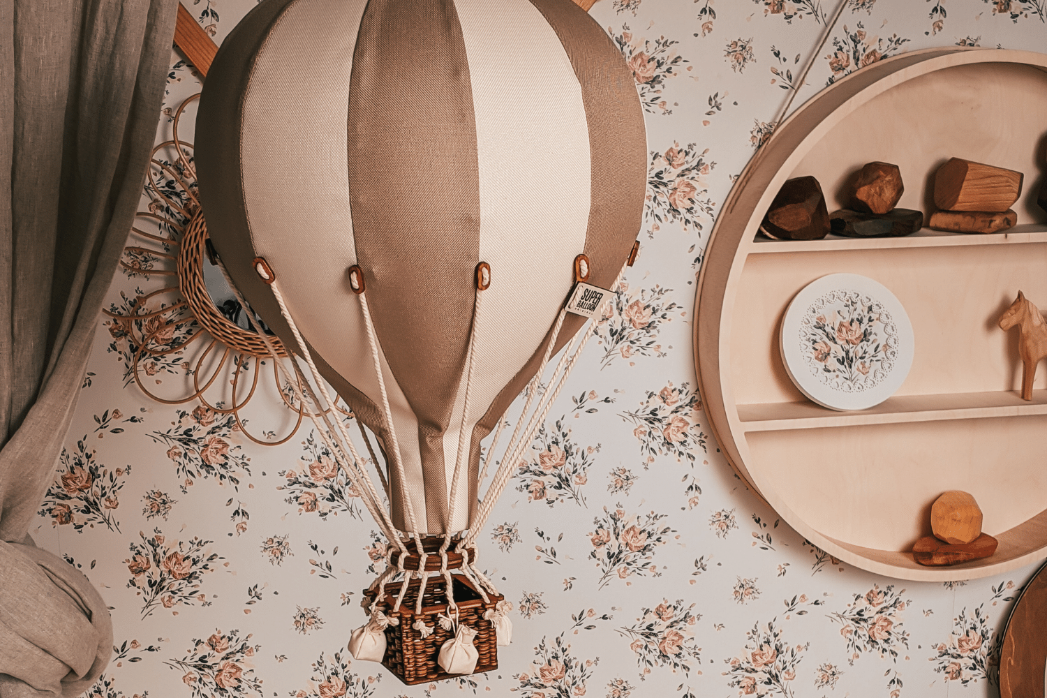 Beige & Ecru Hot Air Balloon