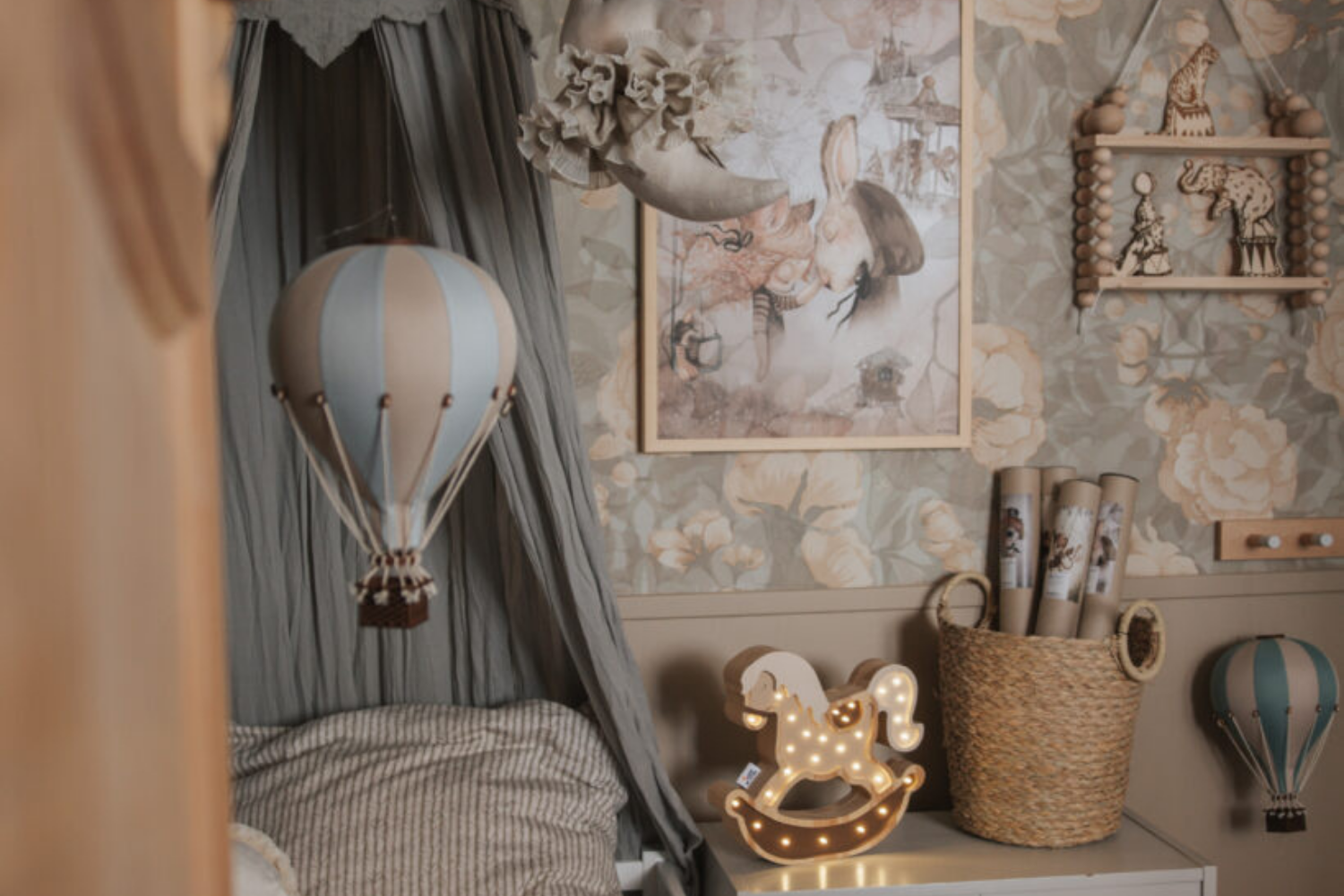 Baby Blue & Beige Hot Air Balloon