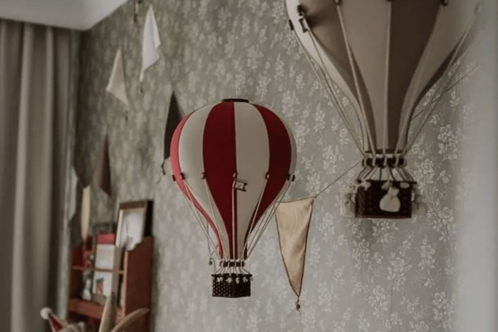 Red & White Hot Air Balloon