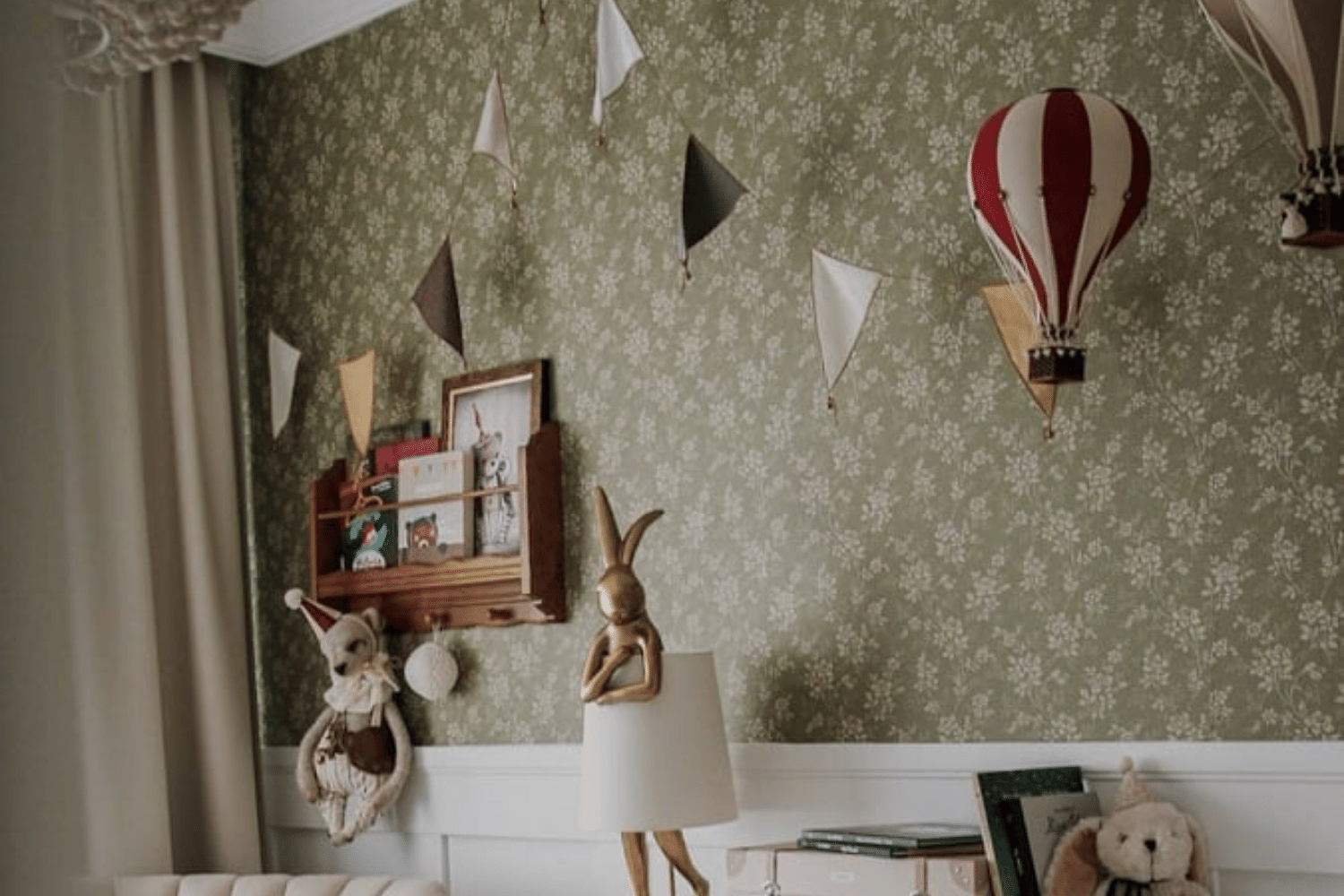 Red & White Hot Air Balloon