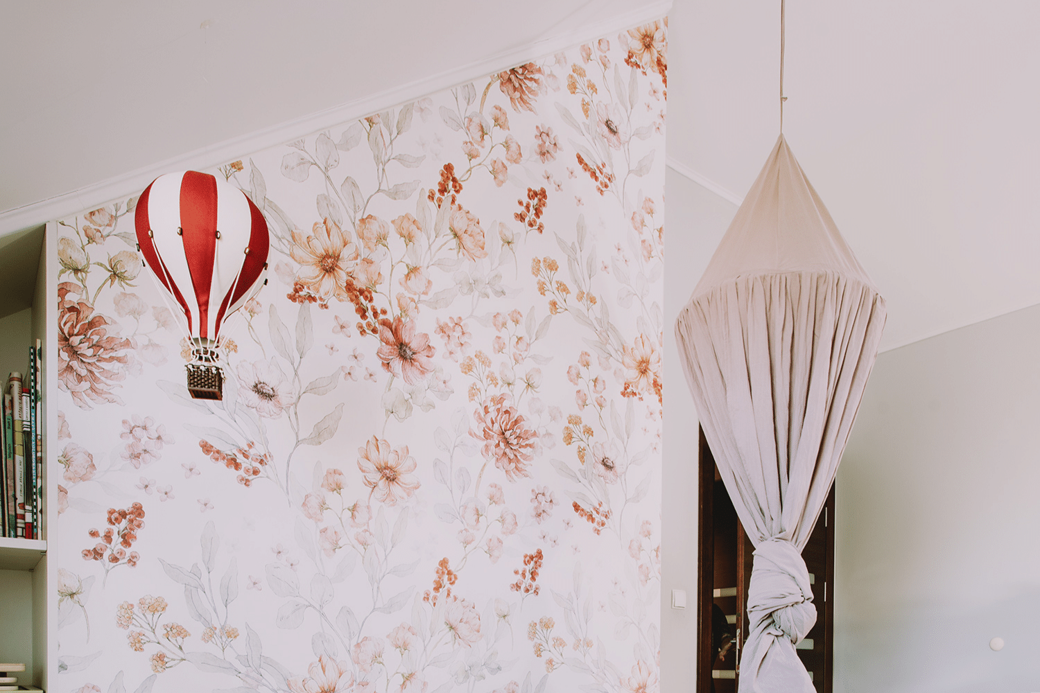 Red & White Hot Air Balloon