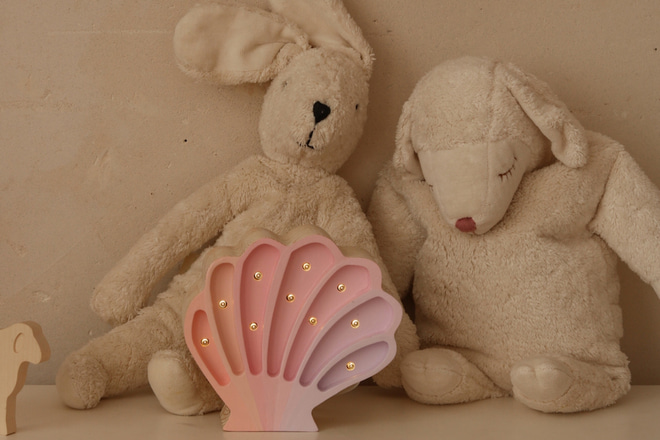 Lampička Mušle Little Lights Sirène Rose