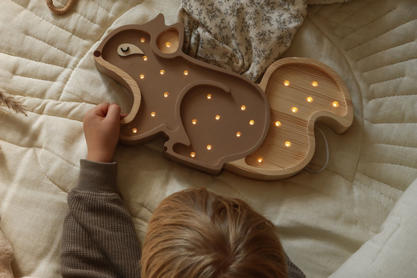 Lampička Little Lights Veverka Cappuccino LED