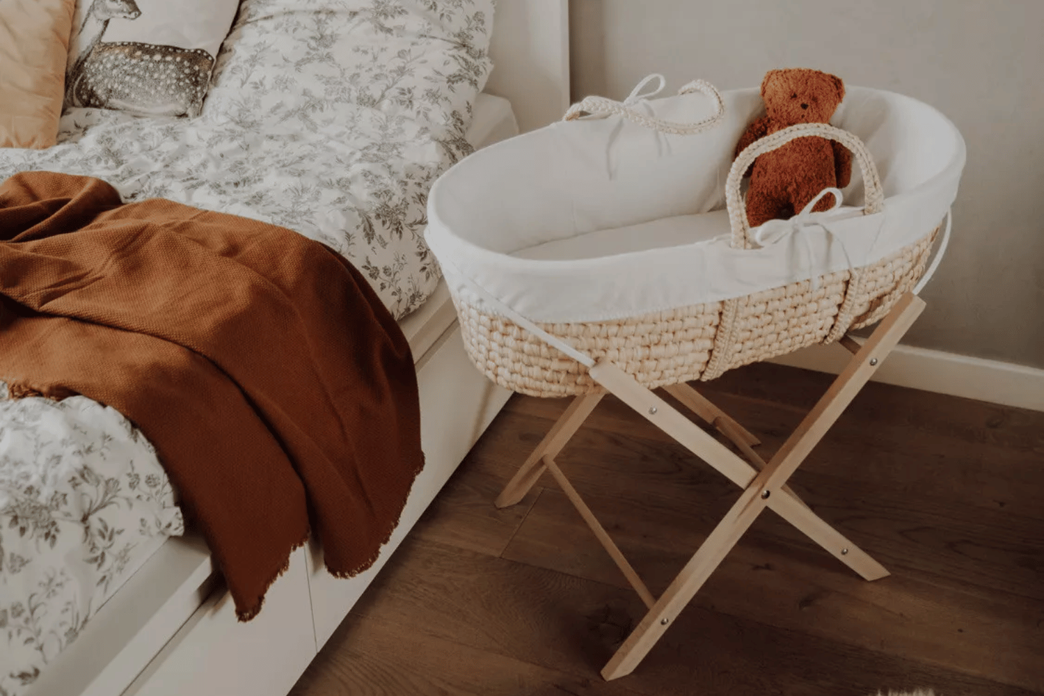 Moses Basket with Stand