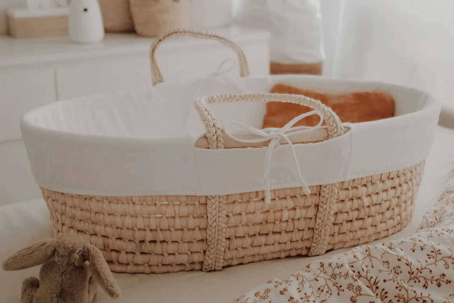 Moses Basket with Rocking Stand