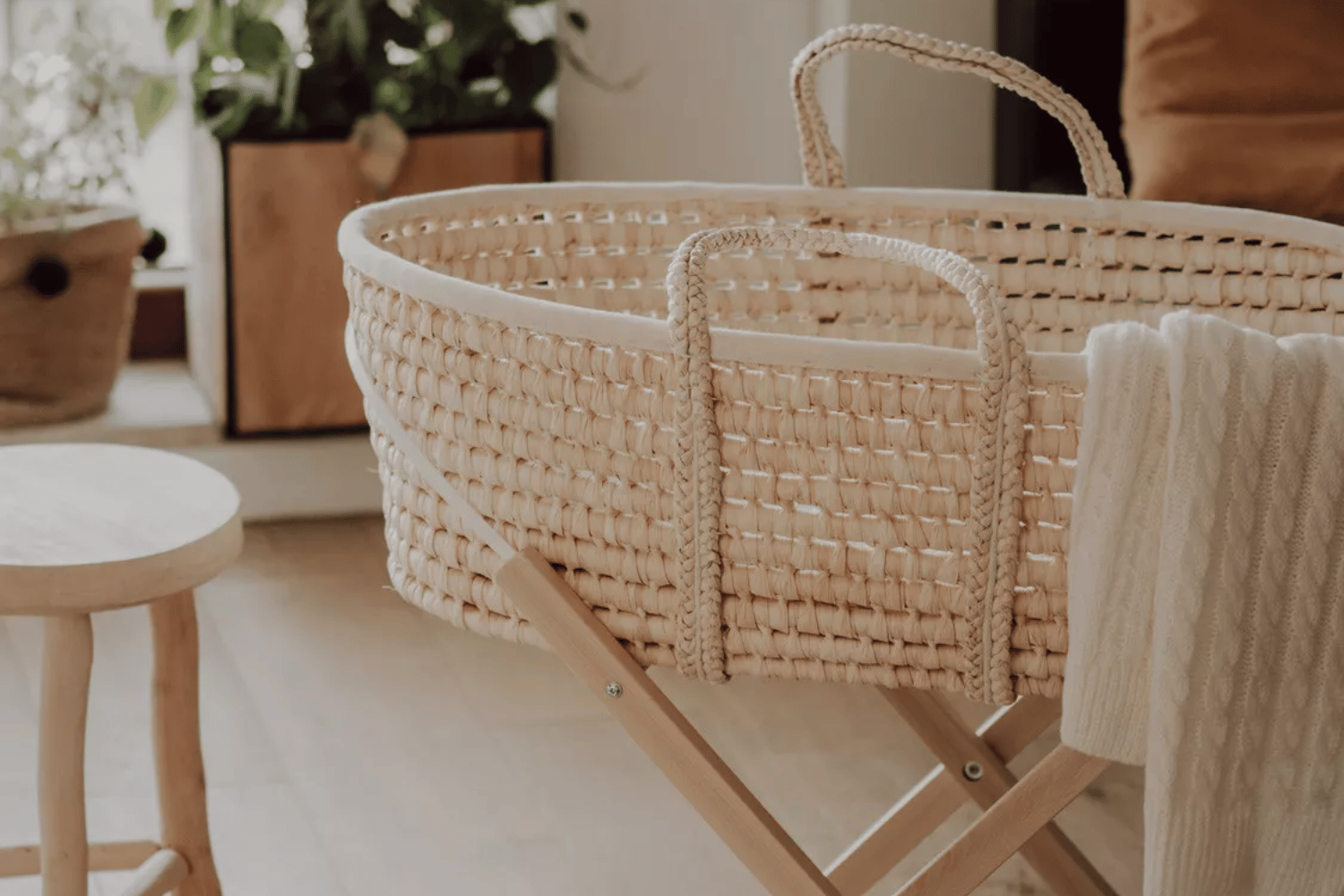 Moses Basket with Rocking Stand